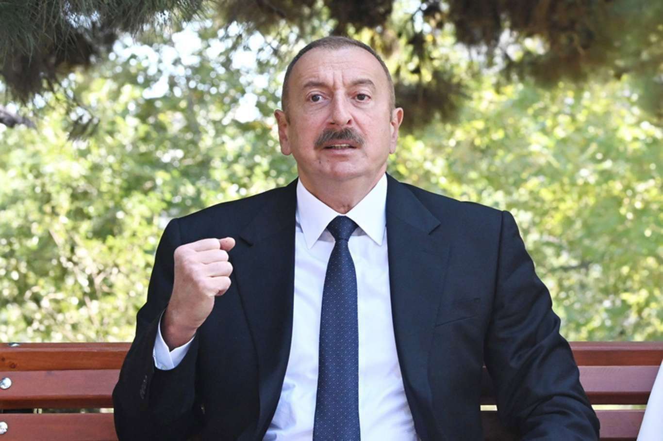 Azerbaycan Cumhurbaşkanı Aliyev "zafer" konuşması yaptı Azerbaycan Cumhurbaşkanı Aliyev "zafer" konuşması yaptı